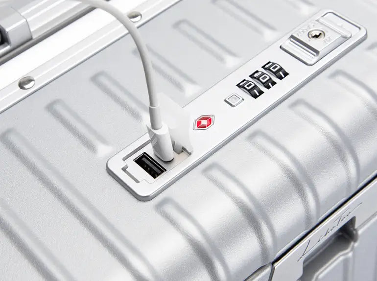 USB&Type-C充電ポート内蔵