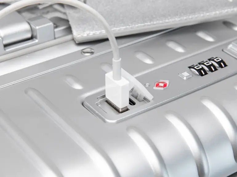 USB&Type-C充電ポート内蔵